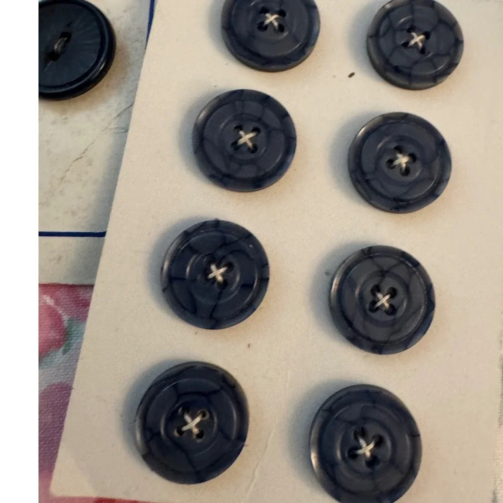 Vintage Black Button Lot La Mode Le Bouton Crest Mixed Sizes Shapes 30+ Pieces